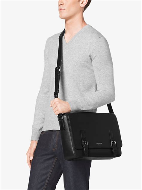 MICHAEL KORS MENS BRYANT MESSENGER 